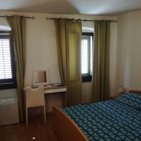 Guest House Kvartin Umag Extérieur photo